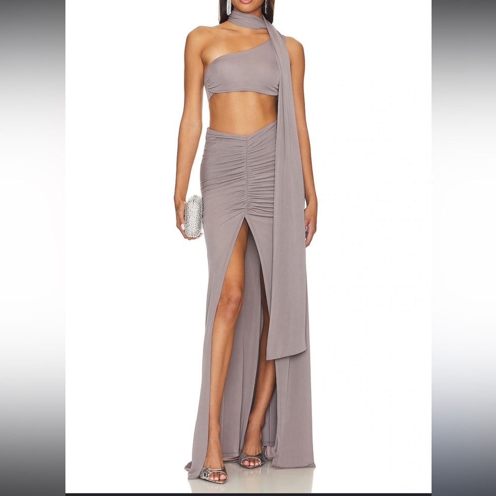 H:ours Denisse Maxi Dress in Grey